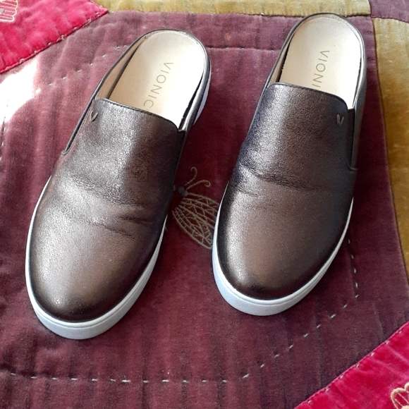 Vionic Shoes - Vionic Dakota mule sneakers. Women Size 6